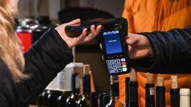 Un experto lanza un aviso a todos aquellos que pagan con el teléfono móvil