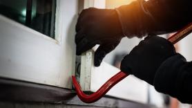 Entra en la cámara acorazada de un banco para vaciarla y acaba pidiendo que lo rescaten: 9 horas atrapado y detenido al salir