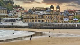 Tercera subasta desierta en San Sebastián: intentan vender un piso de 75 metros cuadrados por 200.000 euros pero solo ofrece dos tercios de la propiedad