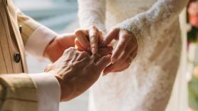 "Tu zafiro eclipsa a mis damas de honor y me roba el protagonismo": una novia prohíbe usar su anillo de compromiso en la boda