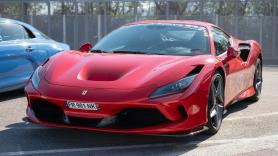 Tiene 30 años, transporta Ferraris con su furgoneta y desvela cuánto llega a facturar en un mes bueno: "Sobre 15 o 20, pero la gente se cree que te haces millonario y no es verdad"