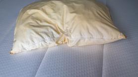 ¿Por qué se pone amarilla la almohada? Causas y consejos para su cuidado