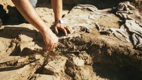 Cavaron kilómetros de agujeros hace 2.500 años y nadie sabe por qué: el enigma de la Edad de Hierro que una arqueóloga intenta ahora resolver
