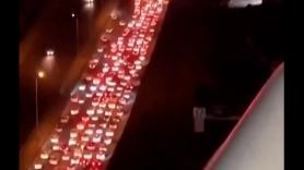 Miles de vehículos taponan las carreteras al huir al oeste desde Teherán en medio de nuevos ataques israelíes