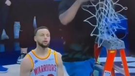 Stephen Curry queda hipnotizado por algo que pasa antes del partido y el video lo dice todo