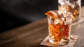 Un alcalde se gasta 1.940 euros de dinero público para regalar 50 botellas de whisky: solo regaló cuatro