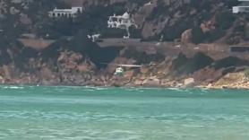 Helicópteros cogen agua de la cala de los alemanes de Zahara para apagar un nuevo incendio en Tarifa