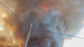 La "columna convectiva con movimiento rotacional" de humo que aumenta la gravedad del incendio en León