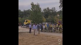 Mañueco se aparta durante al visita del Rey porque los bomberos le niegan el saludo