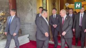 El abrazo entre Kim Jong Un y Putin tras la reunirse en China