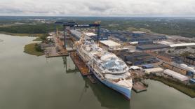 El crucero más grande del mundo pasa solo 30 centímetros por debajo del megapuente del Gran Belt, el tercer puente colgante más largo del planeta