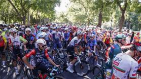 Los ciclistas, rehenes del doble rasero de la Vuelta a España