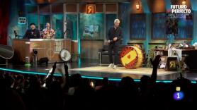 Va a 'La Revuelta', dice que su abuela es "team Hormiguero" y Broncano responde directo e irónico