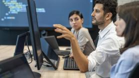 Los sindicatos de EEUU están probando un "dividendo de la IA": así funciona esta renta básica de 1.000 dólares para despedidos de las tecnológicas