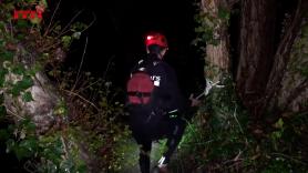 Las imágenes de los bomberos de Cataluña trabajando en la búsqueda de una persona desaparecida por las fuertes lluvias