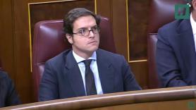 El PSOE denuncia que Figaredo (Vox) pidió votar telemáticamente por una baja por paternidad y acabó participando en un mitin
