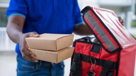 Los repartidores de este país ganan 10 euros a la hora incluso cuando no hay pedidos