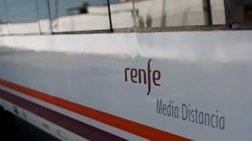 Al menos tres heridos leves al chocar un tren de pasajeros contra una grúa en Cartagena