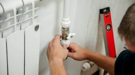 Un fontanero habla claro sobre el negocio: "Una persona que se lo monte por su cuenta puede ganar un buen pico"