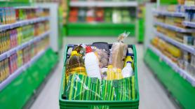 Una joven rumana, sobre lo que ha comprado gastando 49 euros en un supermercado de China: "Compré un pastel de fresa de 4 kilos por 12 euros"