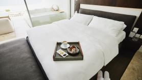 Un hotel está en pleno proceso de remodelación y regala sus muebles: "Podían ser útiles para alguien más"