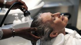 En una peluquería cobran 115 euros por lavar, cortar y secar el pelo: "En abril volveremos a subir los precios"