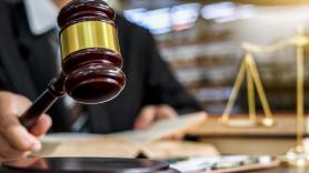 Estupor en Rumanía por el caso del albañil español despedido por WhatsApp tras sufrir un infarto: no tardó en contraatacar