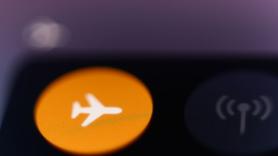 Savina Paül, piloto comercial, explica lo que pasa cuando todos los pasajeros desactivan el 'modo avión' al aterrizar y es para tenerlo en cuenta