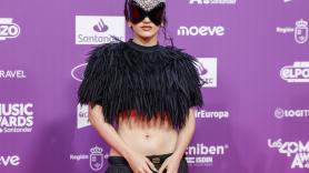 Del blanco al negro: el imponente 'look' de Rosalía en LOS40 Music Awards Santander 2025