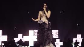 Una celestial Rosalía deslumbra con 'Reliquia' en su actuación de Los40 Music Awards Santander 2025