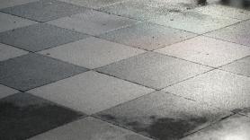 Preocupación y desconcierto por el robo de baldosas de patio: "¿Qué está pasando en nuestro pequeño pueblo?"