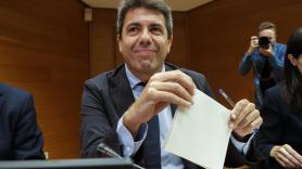 Ni una respuesta, tan sólo preguntas: comisión de indignación en Les Corts con el discurso preparado de Mazón