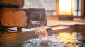 Un aficionado crea con cuatro baratijas el invento que produce 3.000 litros de agua caliente al día sin gas, electricidad o petróleo