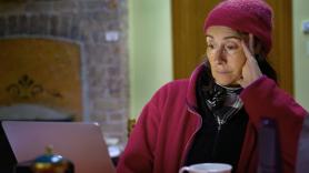 Elise Dallas, médico, sobre por qué se siente más frío a medida que envejecemos: "El metabolismo se ralentiza"