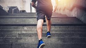 Un joven de 20 años abandona sus estudios para subir escaleras: "Pueden intentar batir mi récord"