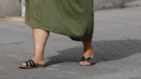 La ciudad cercana a España en la que está prohibido caminar con chanclas ruidosas