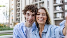 ¿De verdad da vergüenza tener novio?: tras el debate viral, el marketing aspiracional y la decepción amorosa