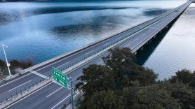 Un gigantesco puente en China se derrumba poco tiempo después de su inauguración