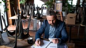 Xavier, 53 años, de camarero a gerente de un restaurante: gana 2.563 netos al mes más bonificaciones de hasta 13.000 euros al año