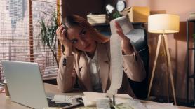 Sabrina, española ahogada por las deudas de sus créditos por necesidad: "Cobro 1.200 euros. Algún mes he hecho la compra a plazos"