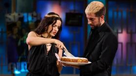 Rosalía publica la receta de su bizcocho de "14 de kilates" de 'La Revuelta' y lo hace con un polémico comentario