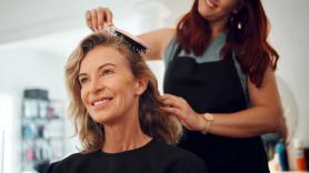 Animan a hacerse el peinado para mujeres mayores de 45 años que rejuvenece al instante: se adapta a todo tipo de cabellos