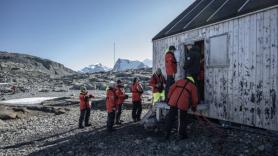 Un hombre, destinado a una oficina de correos remota del planeta: la isla es como un campo de fútbol