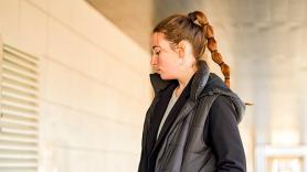 La psicología revela lo que significa caminar con la mirada fija en el suelo