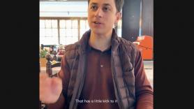 El actor David Henrie prueba la paella española y la define con una frase: las reacciones son inmediatas