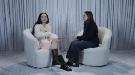 Termina su entrevista de 10 minutos con Rosalía y el gesto de la cantante con la periodista da la vuelta al mundo