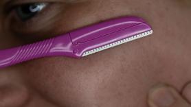 Dermaplaning, el afeitado facial que se ha puesto de moda en TikTok y puede ser demasiado agresivo para la piel