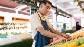 Despiden a un trabajador veterano del supermercado tras tenderle la trampa del carrito de compras: "Quiero volver a trabajar"