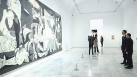 Zelenski y Sánchez, ante el Guernica: la simbólica imagen de la alianza entre España y Ucrania