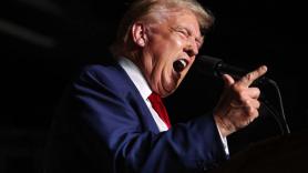 "¡Silencio, silencio, cerdita!": Trump manda callar a una reportera que le pregunta por el pederasta Epstein